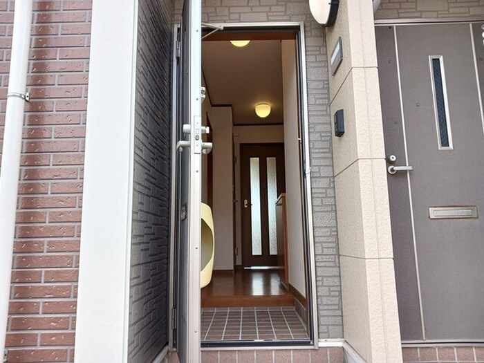 物件内観写真13　(玄関)