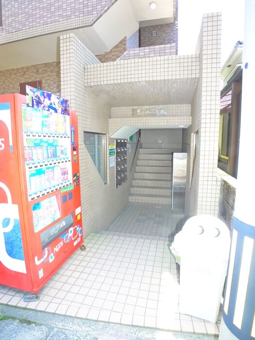 物件外観写真2　(エントランス部分)