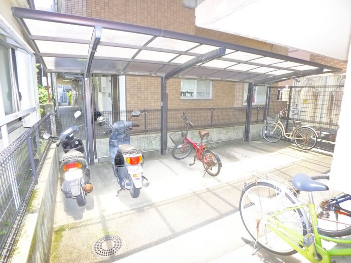 物件外観写真6　(駐輪場)