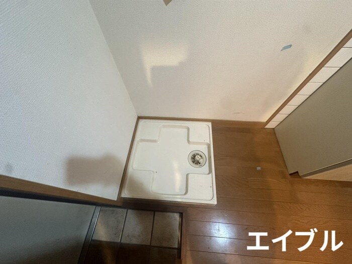 物件内観写真12　(洗濯機置場)