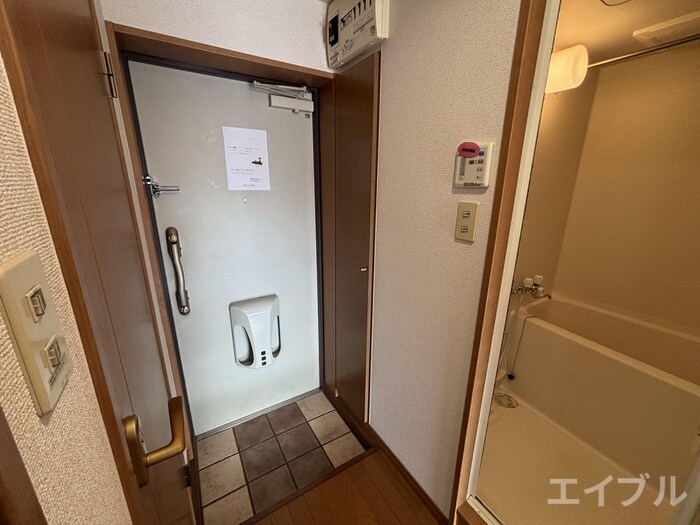 物件内観写真15　(玄関)