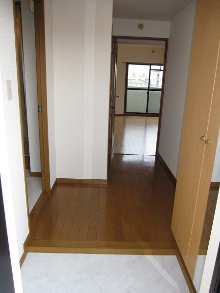 物件内観写真14　(玄関)