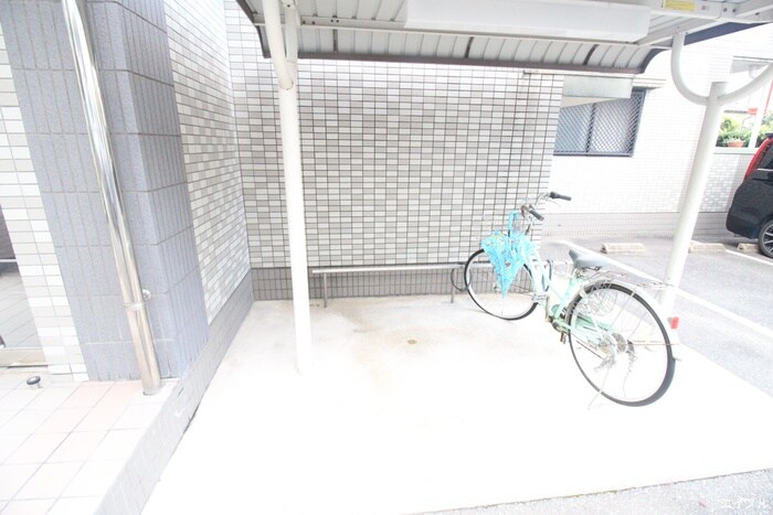 物件外観写真4　(駐輪場)