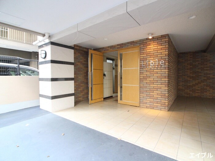 物件外観写真2　(エントランス部分)