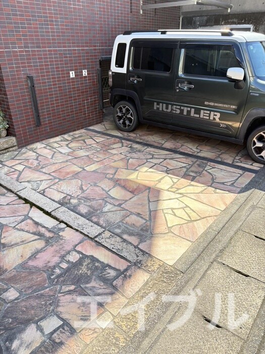 物件外観写真2　(駐車場)