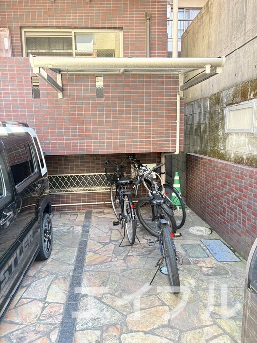 物件外観写真3　(駐輪場)
