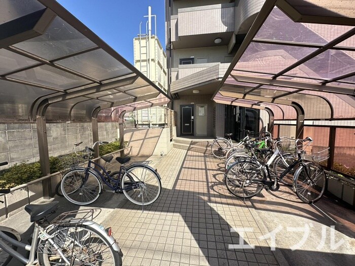 物件外観写真3　(駐輪場)