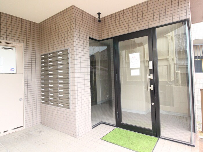 物件外観写真4　(エントランス部分)