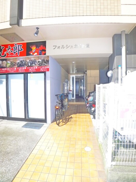 物件外観写真2　(エントランス部分)