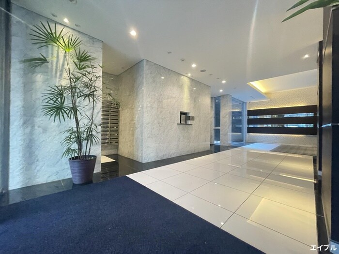 物件外観写真4　(エントランス部分)