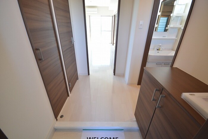 物件内観写真9　(玄関)