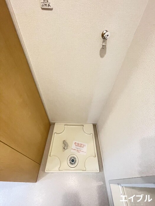 物件内観写真10　(洗濯機置場)