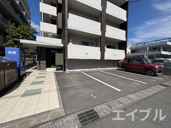 物件外観写真5　(駐車場)