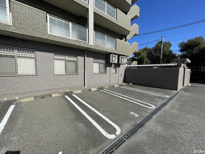 物件外観写真6　(駐車場)