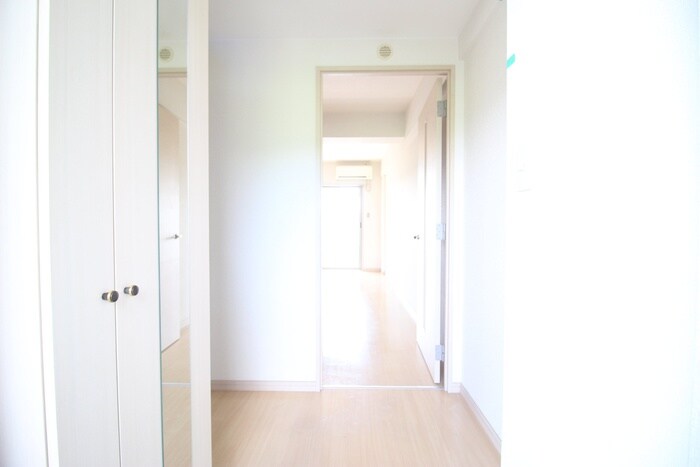 物件内観写真10　(玄関)