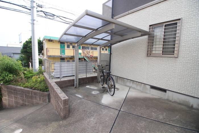 物件外観写真3　(駐輪場)