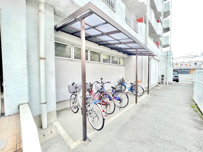 物件外観写真3　(駐輪場)