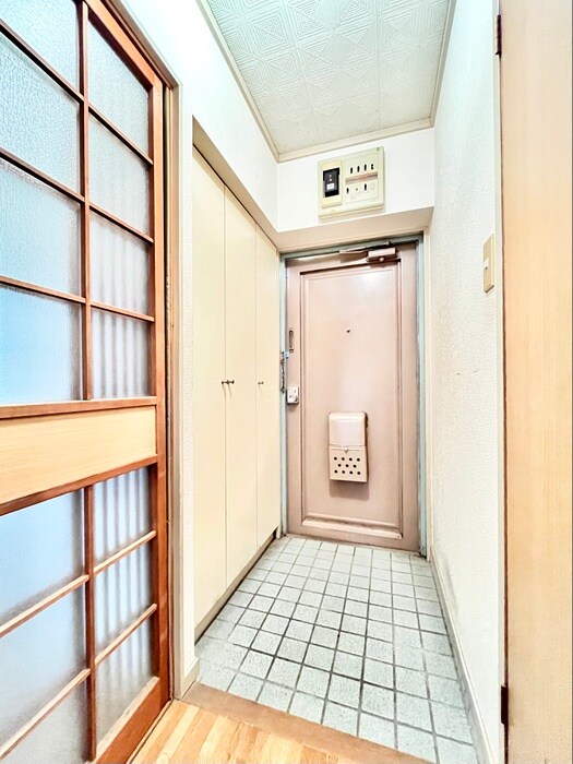 物件内観写真12　(玄関)