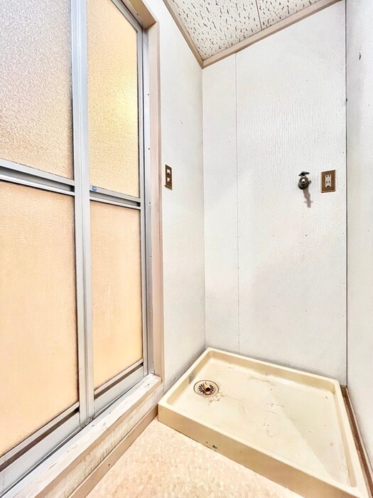 物件内観写真16　(洗濯機置場)