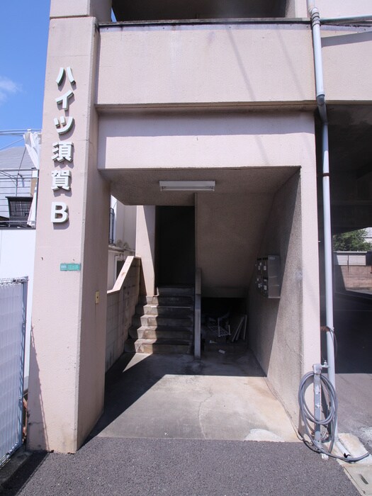 物件外観写真2　(エントランス部分)