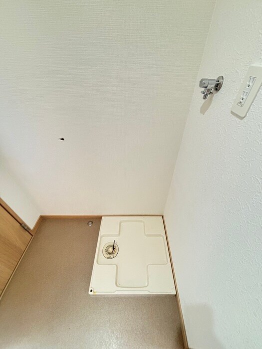 物件内観写真12　(洗濯機置場)