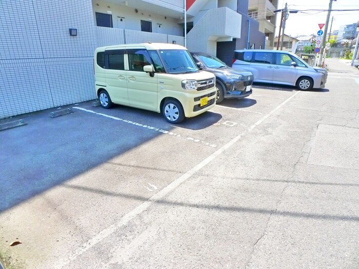物件外観写真4　(駐車場)
