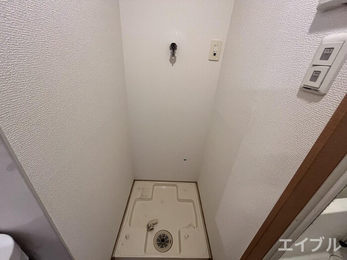 物件内観写真12　(洗濯機置場)