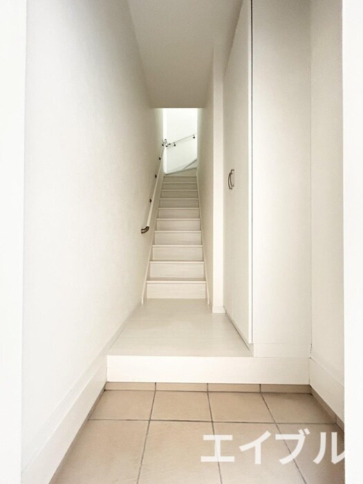 物件内観写真7　(玄関)