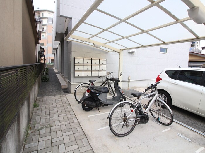 物件外観写真4　(駐輪場)