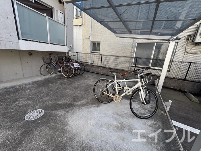 物件外観写真4　(駐輪場)