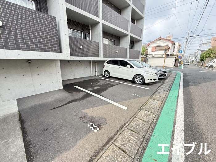 物件外観写真3　(駐車場)