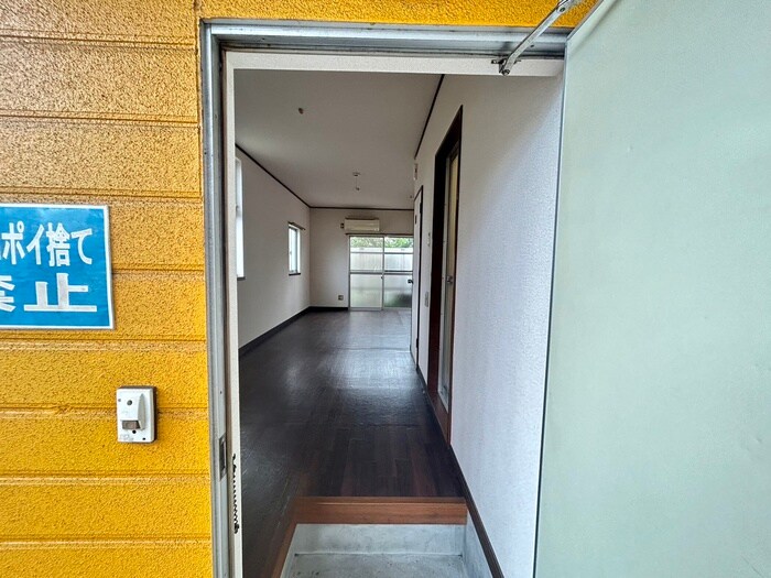 物件内観写真7　(玄関)