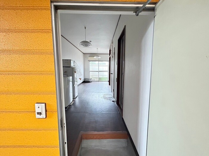 物件内観写真12　(玄関)