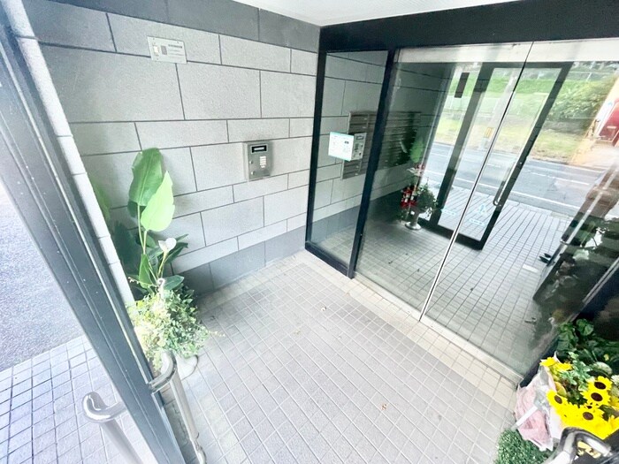 物件外観写真4　(エントランス部分)