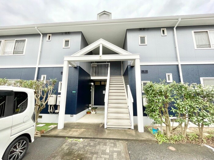 物件外観写真3　(エントランス部分)