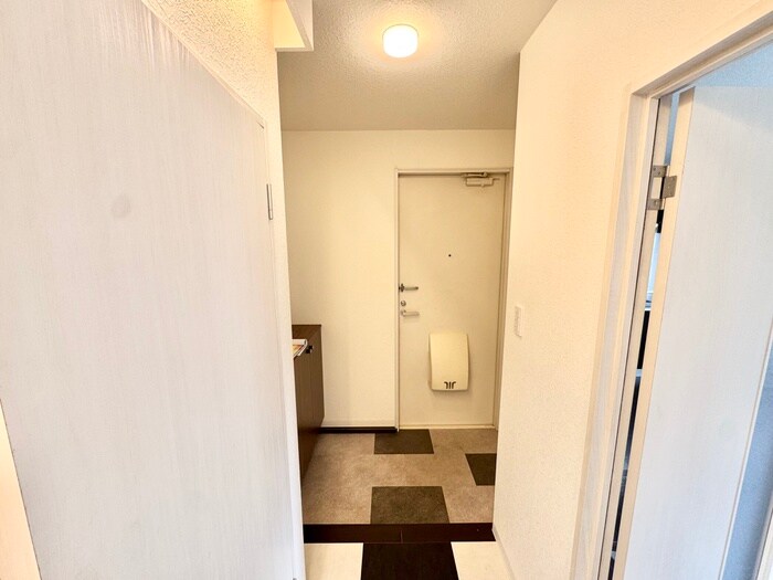 物件内観写真13　(玄関)