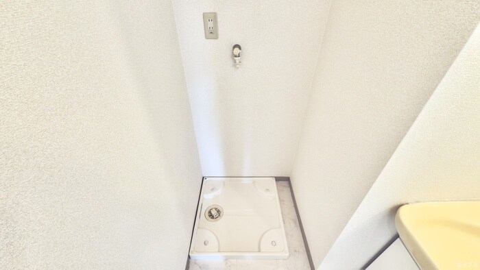 物件内観写真16　(洗濯機置場)