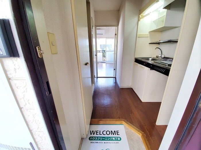 物件内観写真9　(玄関)