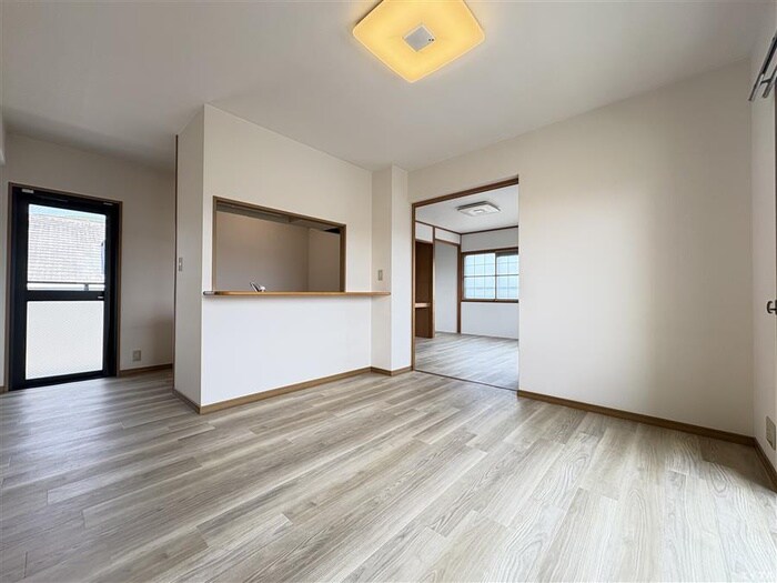 物件内観写真2　(居室)