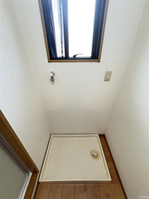 物件内観写真9　(洗濯機置場)