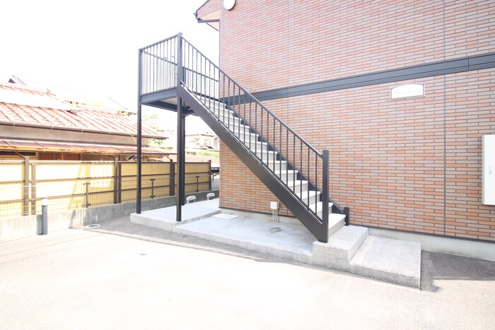 物件外観写真2　(エントランス部分)