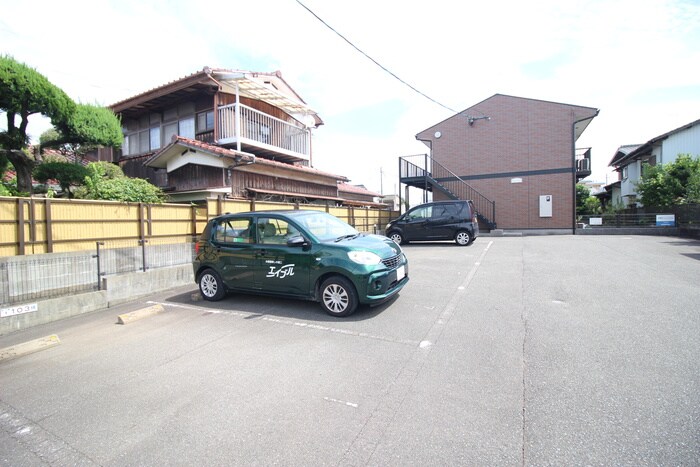 物件外観写真4　(駐車場)