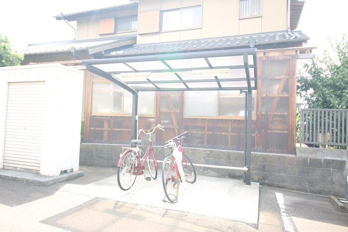 物件外観写真5　(駐輪場)
