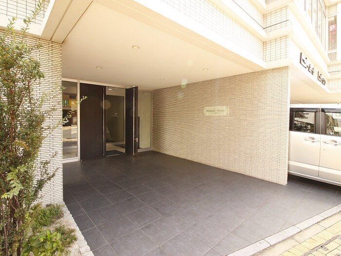 物件外観写真2　(エントランス部分)