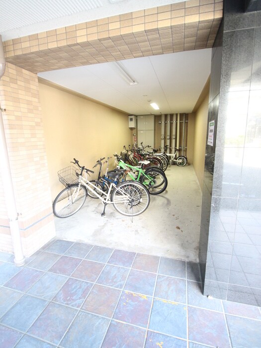 物件外観写真4　(駐輪場)