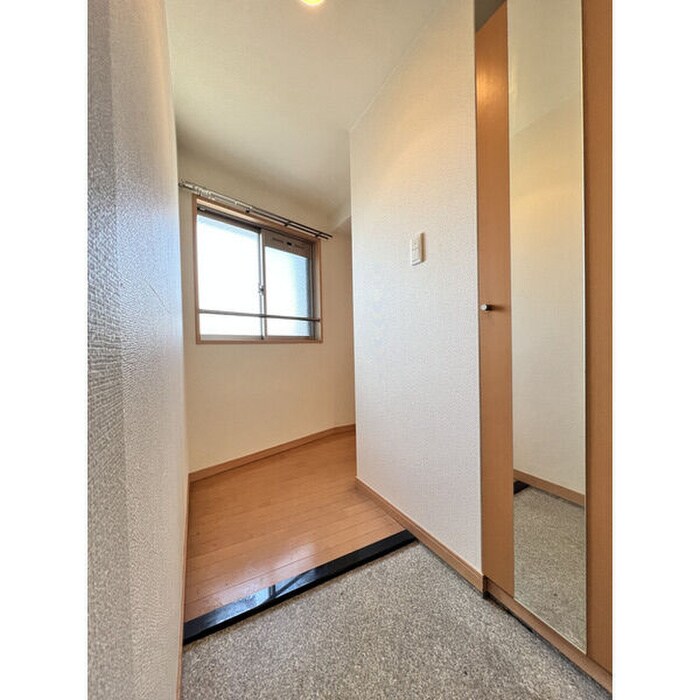 物件内観写真10　(玄関)