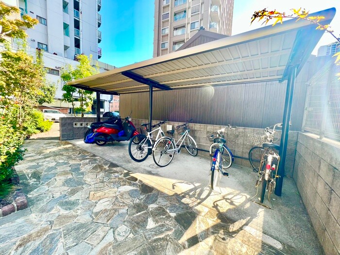 物件外観写真3　(駐輪場)