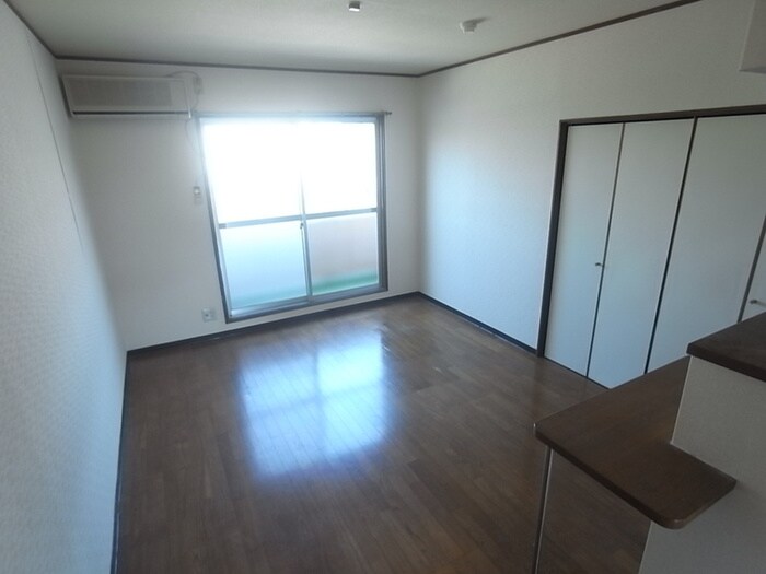 物件内観写真4　(居室)