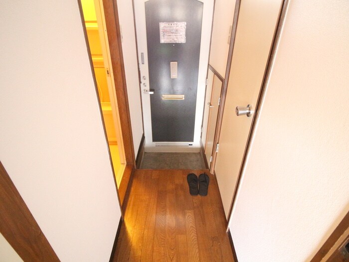 物件内観写真9　(玄関)