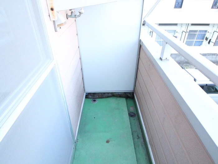 物件内観写真14　(洗濯機置場)